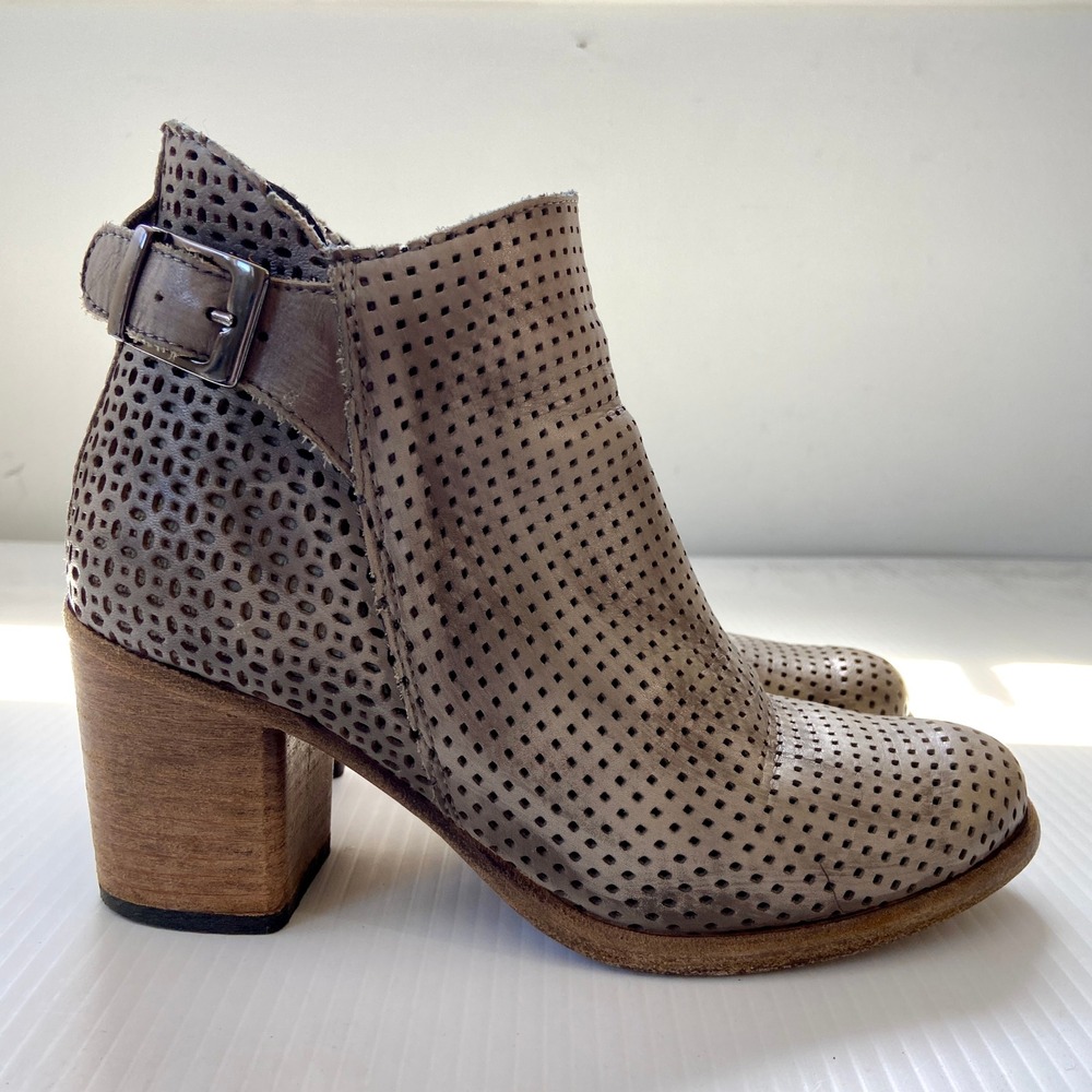 Naughty Monkey Show Stoppa Heeled Ankle Booties Distressed Gray Leather Womens 8
